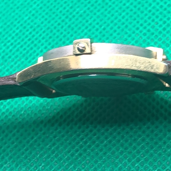 Ladies Guess Watch- green dial, gold/silver tone - Picture 7 of 12